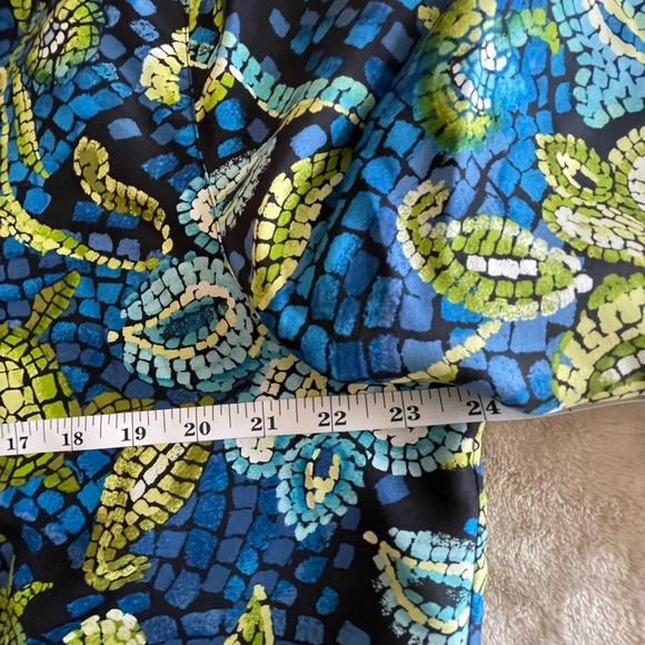 Chico's Blue, Green & Black Mosaic Floral Silk Long Sleeve Shirt Size 3-XL - Picture 6 of 6